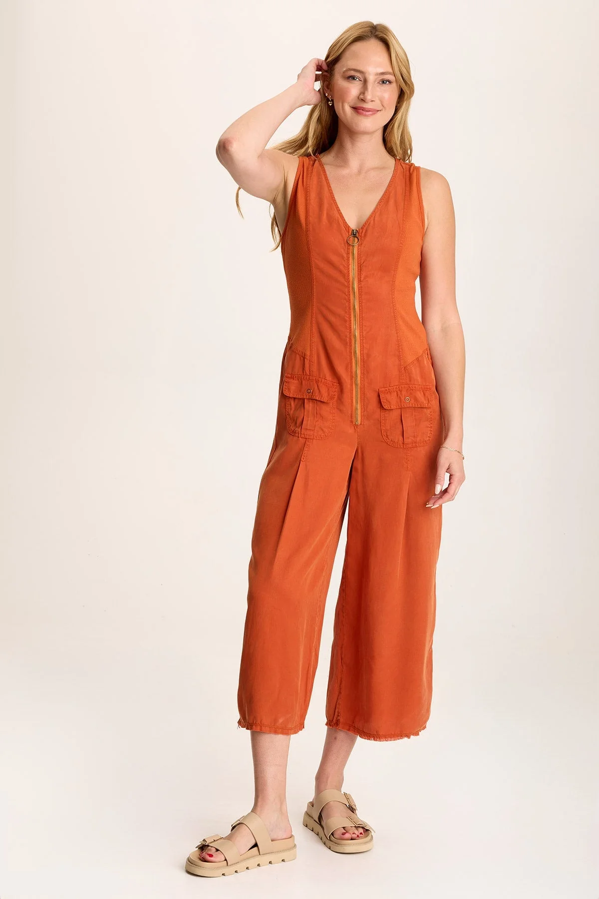 Linette Jumpsuit with V-Neck and Adjustable Straps - Easypint