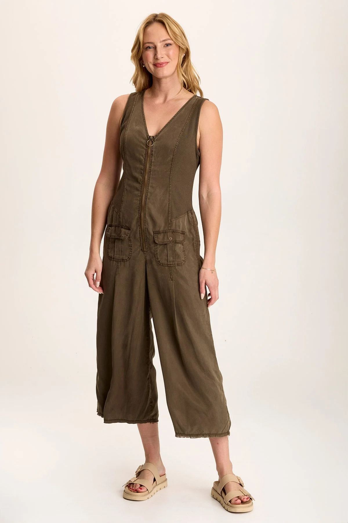 Linette Jumpsuit with V-Neck and Adjustable Straps - Easypint