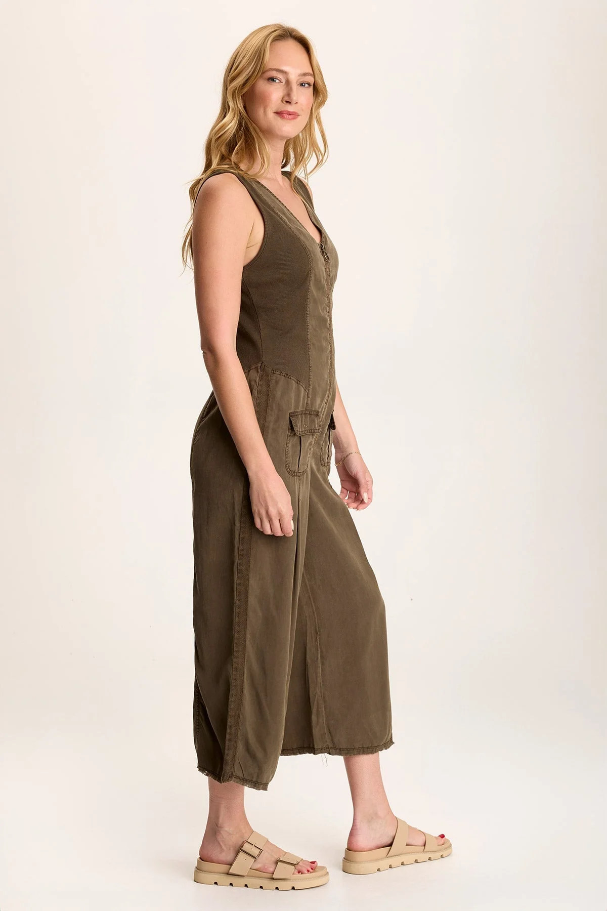 Linette Jumpsuit with V-Neck and Adjustable Straps - Easypint